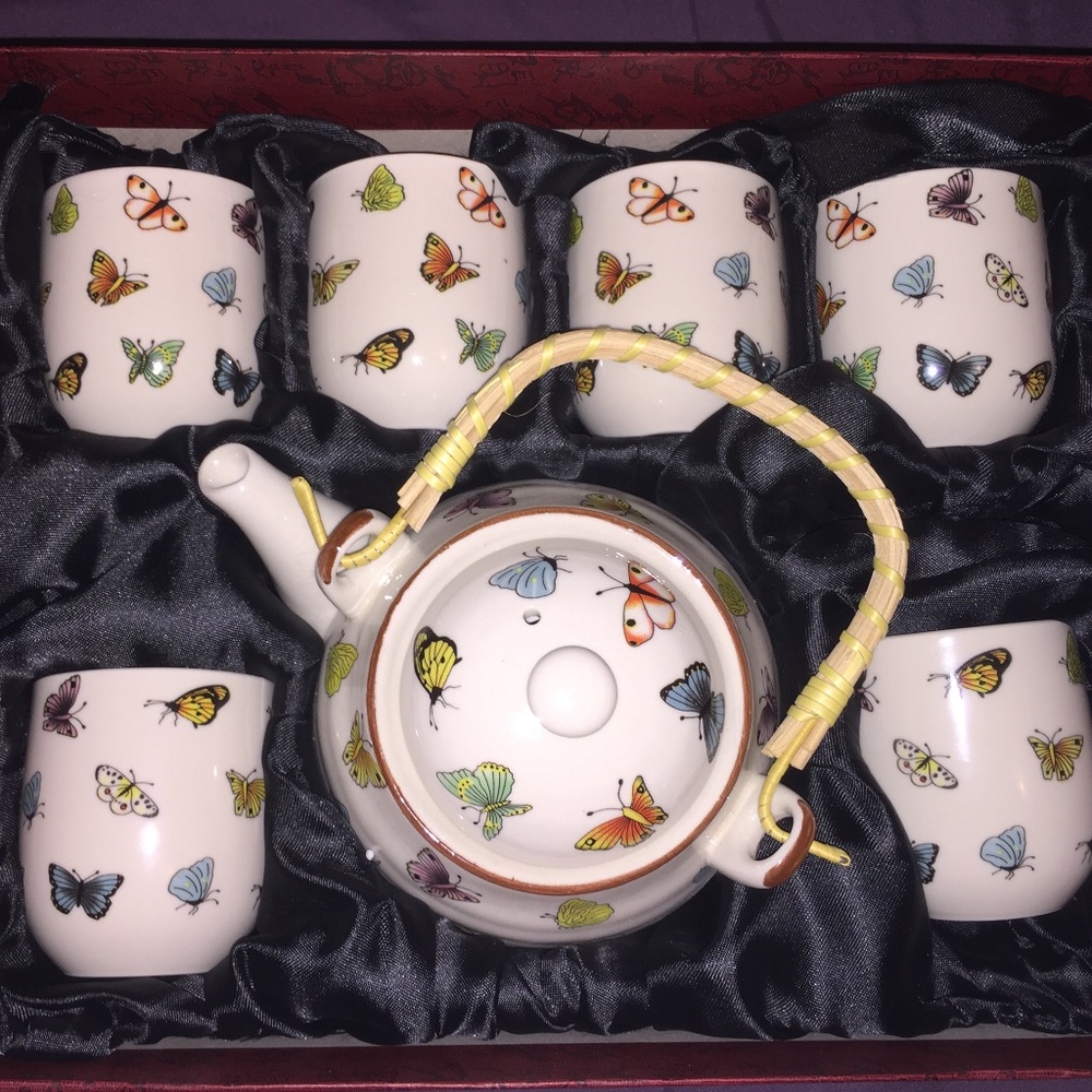 NWOT 8 piece Tea Set